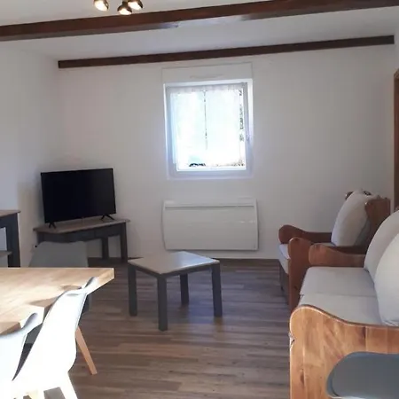 Σπίτι διακοπών Jura, Chateau 4 Pieces Parc Et Piscine Chauffee